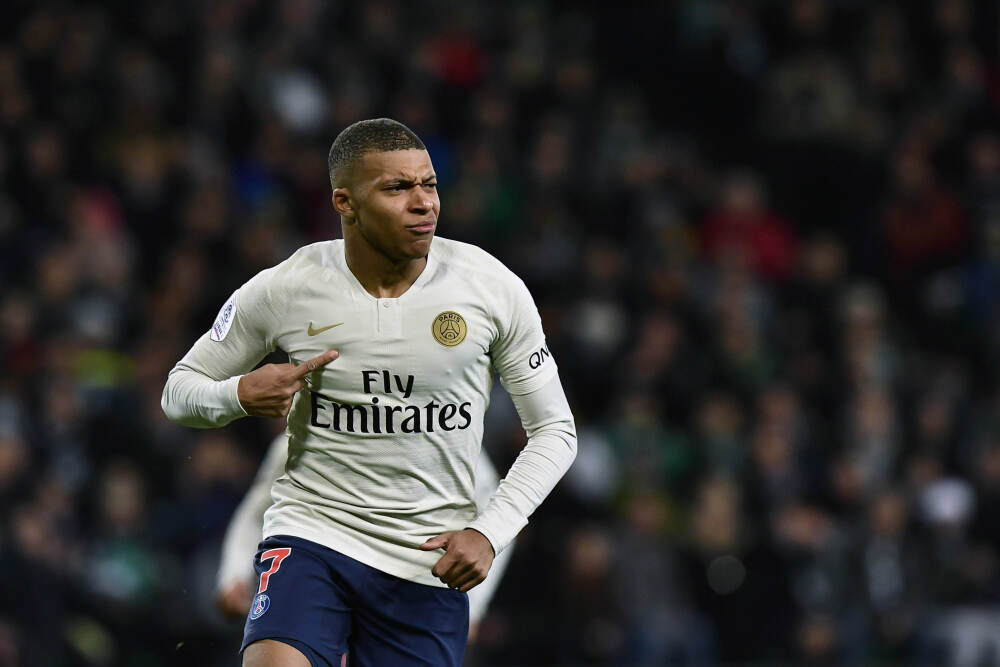 380万元巨幅画作被“泼墨”引起全民创作，画家回应“炒作”质疑